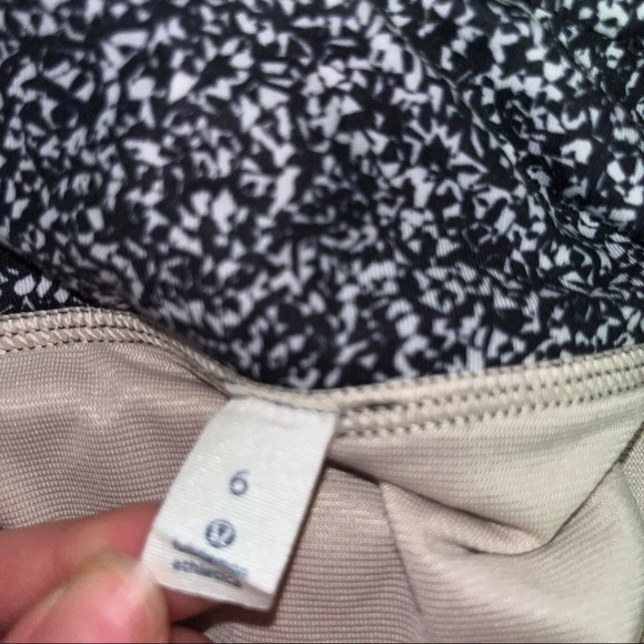 Lululemon Speed Up Shorts Size 6 - Picture 5 of 6
